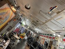 スピナーバルベアリーア(SPINNER BARBERIA)の雰囲気（海外のバーバーショップに行った様な雰囲気でカットが味わえます）