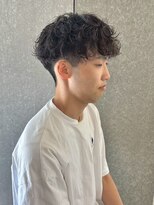 ニアウ 新宿(Niau)&nbsp;MEN’S/リバースセンターパート/ニュアンスパーマ/新宿