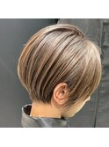 白髪ぼかしハイライト　ベージュカラー　丸みショート　30代