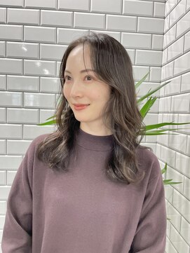 ネウィ 赤羽(newi) 艶髪大人ミディ。