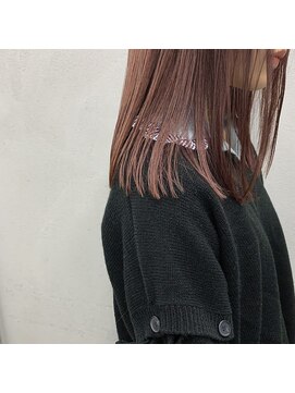 エモ(emo.) ぱつんとミディアム × コーラルピンク