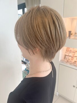 アブニールドール 大山台店 【ブリーチあり】ミルクティーカラー×ショートボブ