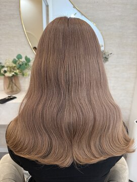 ラビス クローバー(Lovis clover) ホワイトブロンド/外ハネボブ/ワイドバング/ブルーブラック