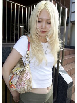 イェン(Yen.) 抜きっぱなしホワイトブロンドハッシュレイヤーカット