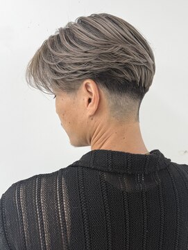 カットバレイヤージュ　ホワイトメッシュ　センターパート