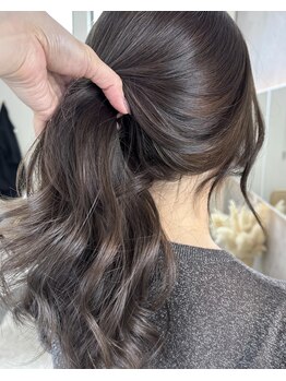 フローラ(FLORA)の写真/ブリーチなしダメージレスで仕上げる透明感のある柔らかいカラーへ☆色落ち後まで楽しめるカラーをご提案!