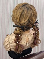 ベルグロー 北新地(BELLEGROW)&nbsp;リボンツイン編みおろしヘア｜梅田・北新地ヘアセット