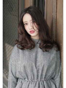 スタジオ 渋谷 原宿(Stujio) ゆるふわウェーブのAラインミディアムスタイル