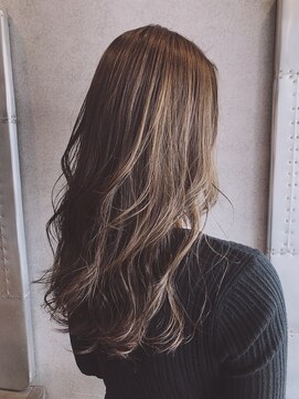 ヘアサロンM 新宿 アッシュベージュMIXハイライト