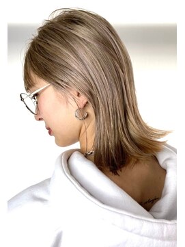 ロイジー(roijir) 【表参道　roijir】肩ハネストレート×透け感ベージュ