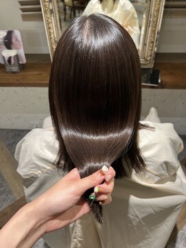 ムーン(moon) #外ハネボブ#ペールベージュ#セクションカラー