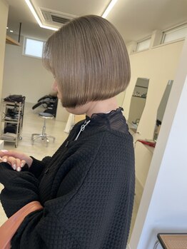 ドットサイン(.CYEN)の写真/白髪のお悩みは白髪ぼかしハイライトの施術がおすすめ！気になり始めの白髪も是非一度ご相談ください。