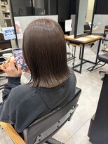 アチーブリス(achieve Liss)&nbsp;オリーブベージュカラー切りっぱなしぱつっとボブ艶感ストレート