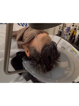 当店独自「手もみヘッドスパ」と最新機器「頭浸浴」を使ったヘッドスパをご用意!日々の疲れを癒しませんか?