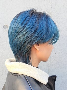 トリコ ショップアンドヘアサロン(tricot shop hair salon) ブリーチ有りブルーカラー×ハンサムショート　フクザワ
