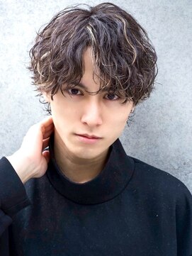 ナチュラル 渋谷(NATURAL) フェザーパーマ/スパイキーショート/サーフカール[メンズ/渋谷]