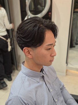 ラピス 名古屋駅前店(Lapis) テーパーフェード/センターパート/フェザースタイル