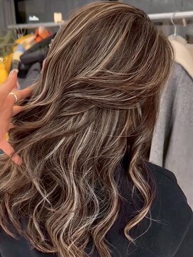 オニキス 原宿(ONYX) r50 40代白髪ぼかしハイライトバレイヤージュイルミナカラー