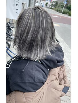 ヘアーアンドスパ アルバス(HAIR&SPA ALBAS) コントラストハイライトカラー×外ハネ
