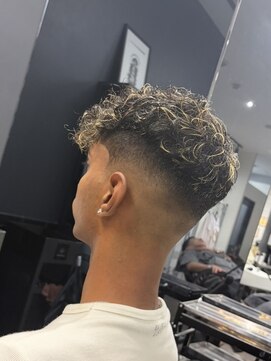 フランクスバーバーリベラルド 横浜(FRANK'S BARBER LIBERALD) メンズメンズカットブリーチパーマ