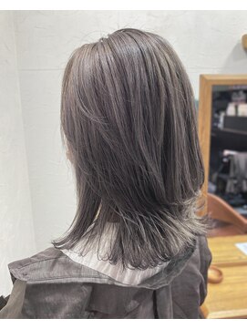 レブル(Re BuLL) ホワイトグレージュ　くびれボブ　ウルフ