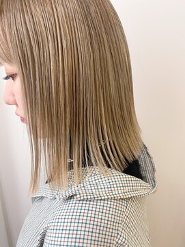 ネオリーブ チロル 横浜西口店(Neolive CiroL.) 切りっぱなしボブ　ミルクティーベージュ