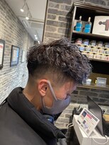 ミリオンバックス 御徒町店(Million Backs)&nbsp;スペインカール/スキンフェード/束感ショート<理容室>[メンズ]