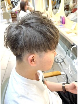 テトラ バイ ネオリーブ 横浜西口店(tetra by neolive) メンズカラー ミルクティー グレージュ