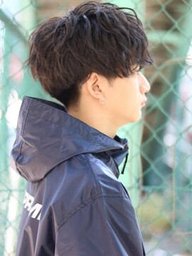 ネイビー(NAVY) グラデーション刈り上げの前下がりマッシュ×スパイラルパーマ