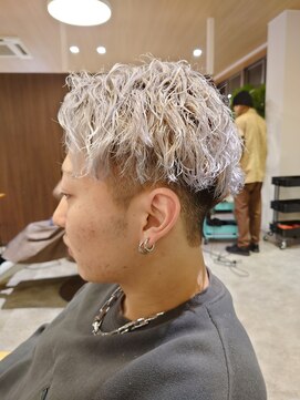 ビスポーク(BESPOKE) 周りと差をつけたいならコレ!ホワイトシルバー×ゆるめツイスパ