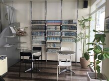チームオーズヘアー(TEAM O'S HAIR)の雰囲気（漫画もある待合室ルーム[那覇市/理容/メンズ]）