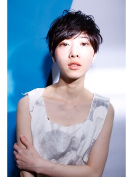 アイリコ トツカ(IRICO totsuka) くせ毛風毛先パーマで作る大人マッシュショートヘア