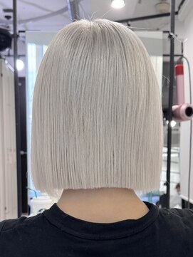 ロウル 渋谷(LOWRL) ホワイトボブ/ブリーチ/