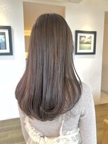 ビーチ(BEACH)&nbsp;透け感たっぷりスキンベージュカラーワンカールロングヘア