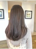 透け感たっぷりスキンベージュカラーワンカールロングヘア