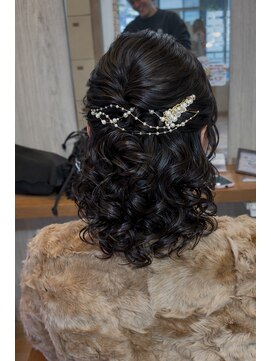 ヴィサージュクルー(VISAGE crew) ボリュームたっぷりハーフアップ！