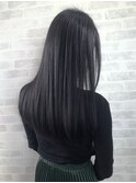 モードでクールさを出したブルーブラックにロングヘアー!