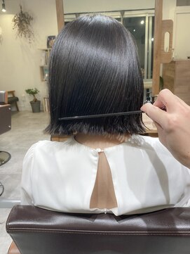 ネイヴィル オモテサンドウ(navile omotesando) ☆ブリーチなしシアングレージュ外ハネボブ☆