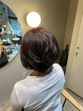 ギュルン(gronn) gronn 小顔前下がりボブ