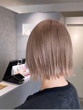 ユーフォリア 新宿通り(Euphoria) 切りっぱなし外ハネボブ☆小顔レイヤーカット☆20代30代40代