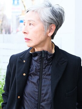 ビュートリアム 福岡(BEAUTRIUM) 左右のバランスを変えたアシンメトリーショートカット