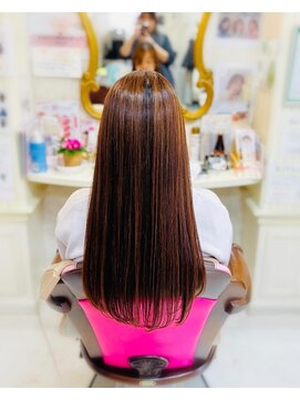 美容室 ティンカーベル ロングのストレートヘア