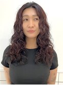 ロングヘアのくるくるカーリーパーマ