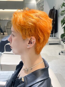 ノラ ウメダ(NORA UMEDA) オレンジカラー×フェザーショート