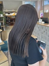 【Rei】赤みを抑えたナチュラルなカラーと小顔に見える似合わせカットが得意です♪※指名クーポンあり