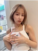 ブリーチありミルクティーベージュ×軽めレイヤーボブ