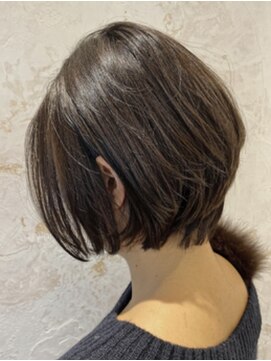 ジーナ 梅田(Zina) 【Zina 梅田】　前下がり小顔ボブ×フォギーベージュ