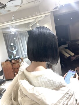 キャンバス バイ ネオリーブ 横浜西口(Canvas by neo.) 丸みボブ　切りっぱなし　ボブカット　ブルーカラー