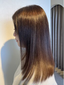 エム 門司店(EMU)の写真/髪のお悩みを改善！クセをしっかり伸ばしながらも、自然で柔らかな仕上がりに♪《門司店/全席個室》