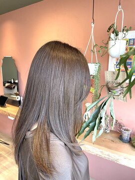 ワンド(ONE&) アッシュグレー×ナチュラルロング